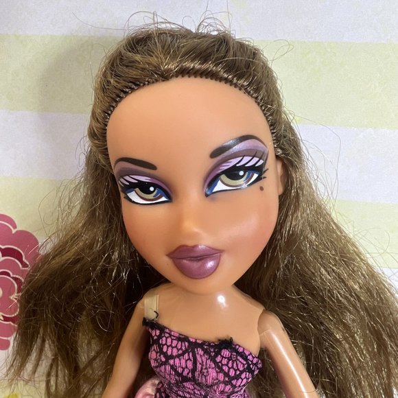 Vintage 2001 Bratz Yasmin Doll Long Brown Hair Hazel Eyes - Picture 7 of 12